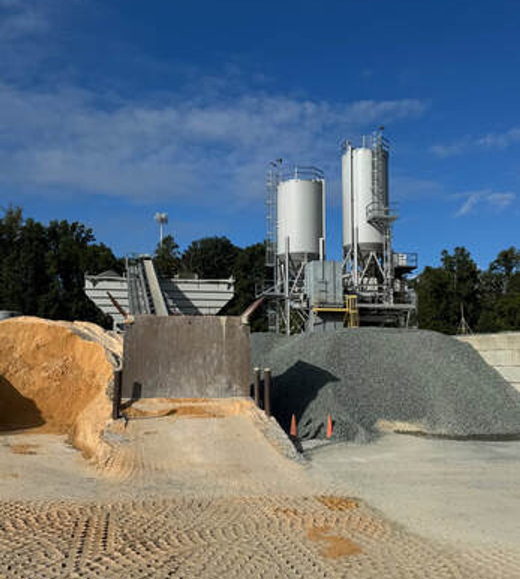 Grooms Equipment concrete plant with silos and dust collectors